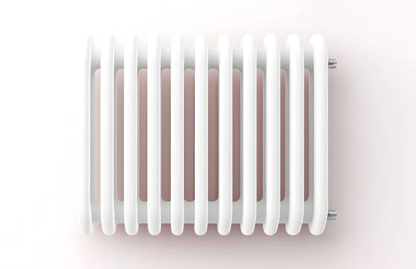Radiador blanco de hierro fundido instalado en pared, ideal para hogares que buscan eficiencia energética y alto confort térmico.